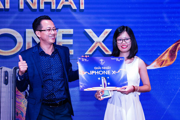 Giải nhất vòng bóc thăm may mắn năm nay là 1 chiếc Ipnone X