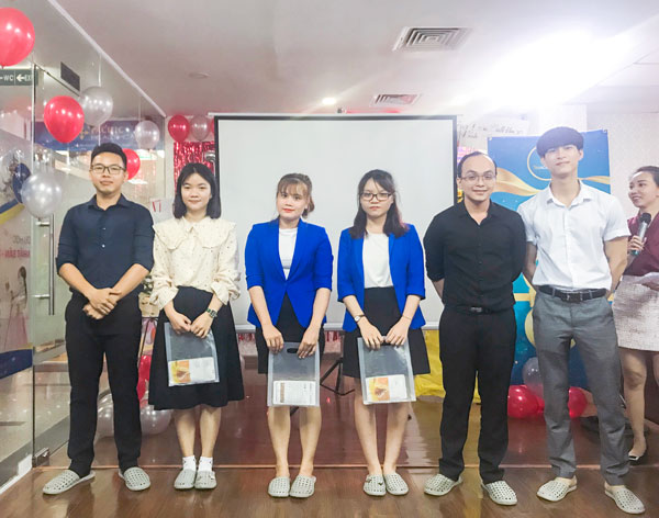 Buổi lễ diễn ra với không khí thân mật và ấm cúng