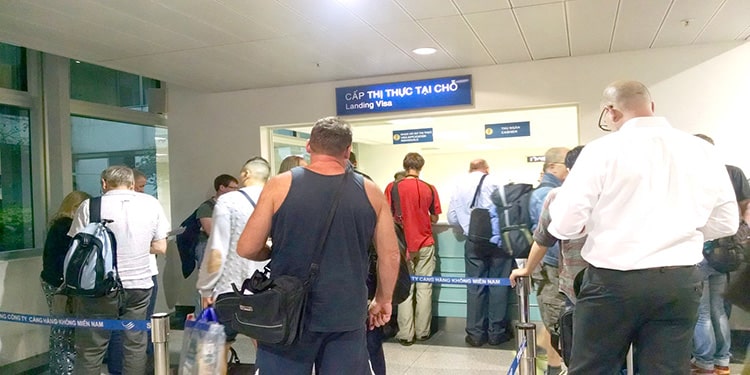 Xin visa nhập cảnh cho người Mỹ tại sân bay Việt Nam