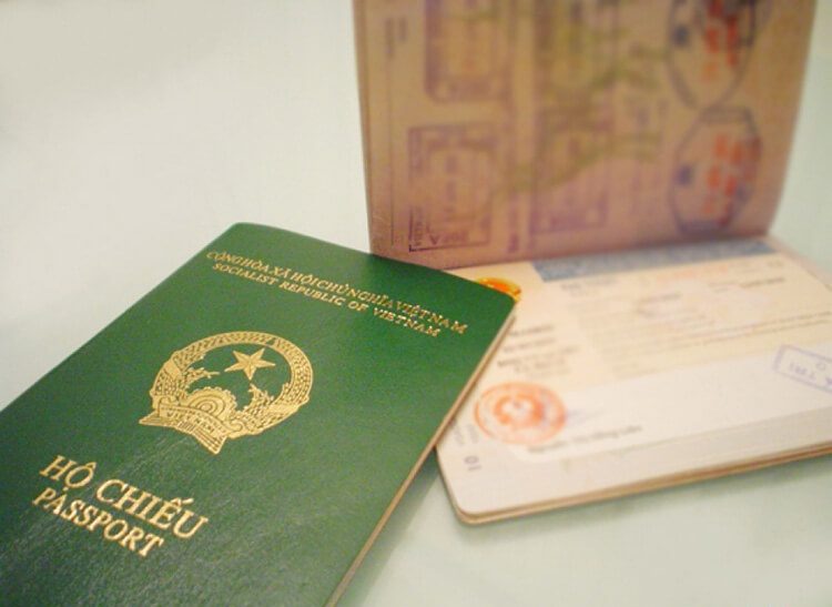 Muốn gia hạn visa yêu cầu hộ chiếu gốc còn hạn ít nhất 6 tháng