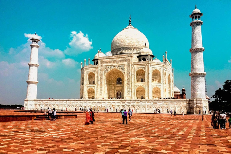 Sự đa dạng tôn giáo đã giúp Ấn Độ trở thành một trong những quốc gia thu hút lượng khách hành hương lớn nhất thế giới.