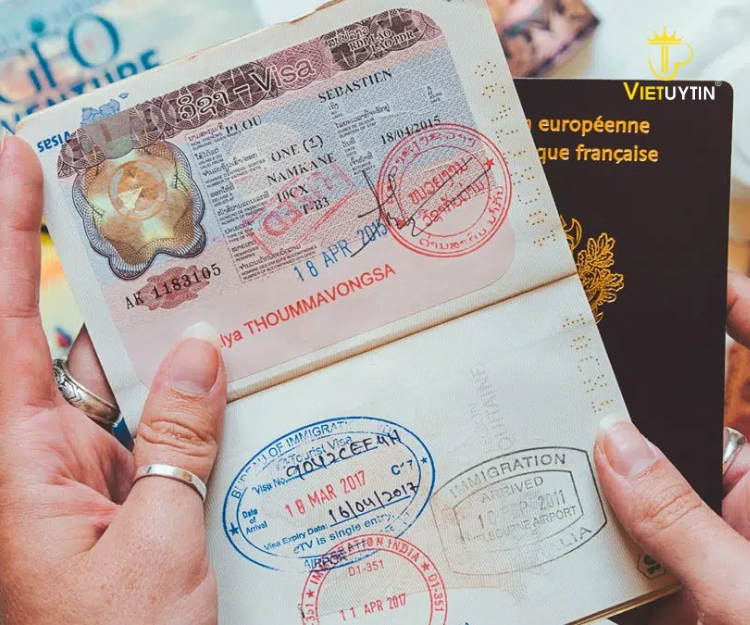 Làm visa đi lào hết bao nhiêu tiền luôn là câu hỏi được nhiều khách hàng gửi đến Việt Uy Tín